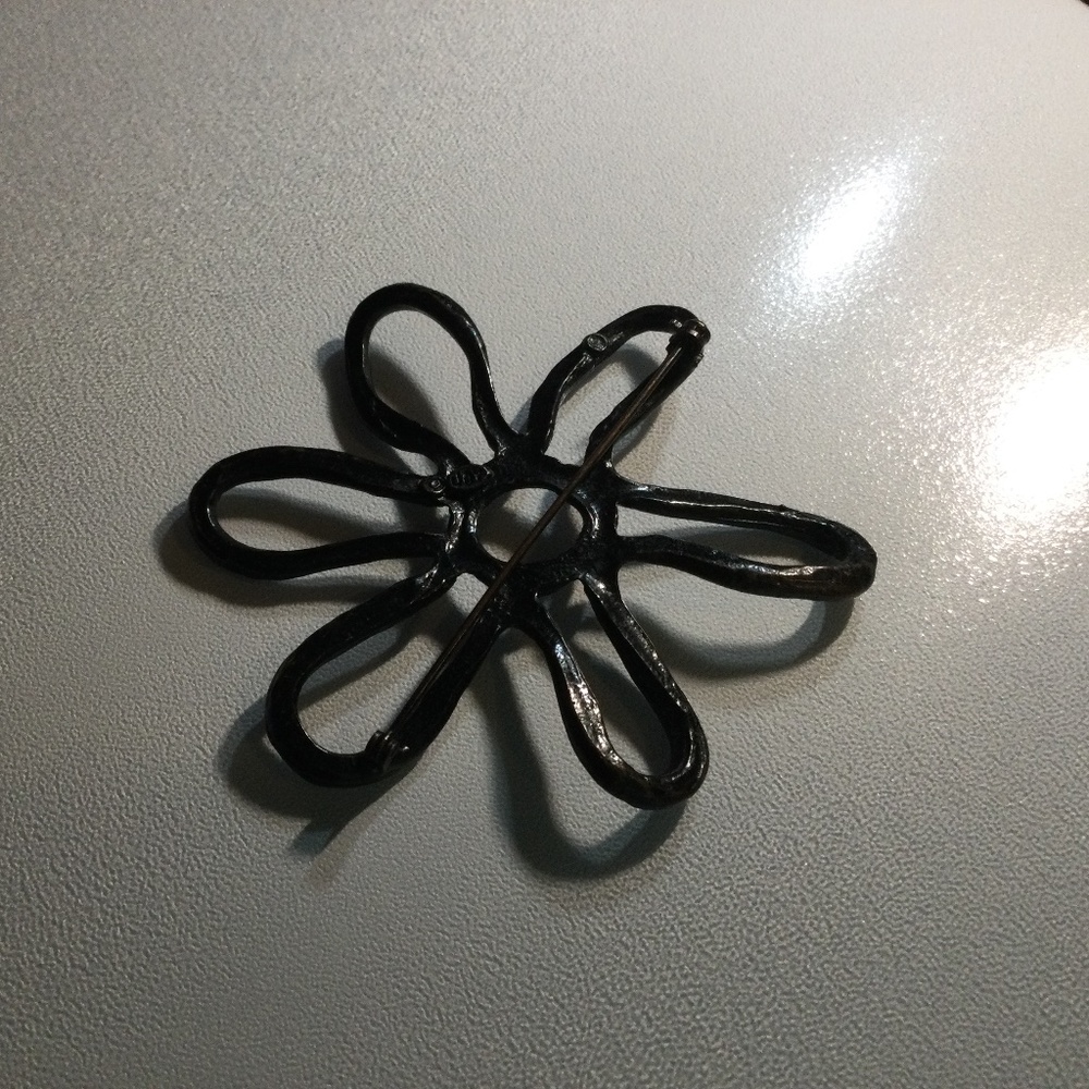 Brooch - Picture 2 of 3